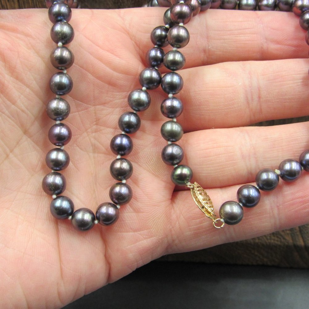 18" 10K Gold Small Dark Pearl Necklace Vintage - Picture 2 of 5